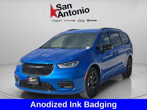 Hydro Blue Pearlcoat 2026 Chrysler Pacifica L