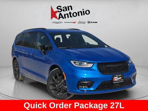 Hydro Blue Pearlcoat 2026 Chrysler Pacifica L