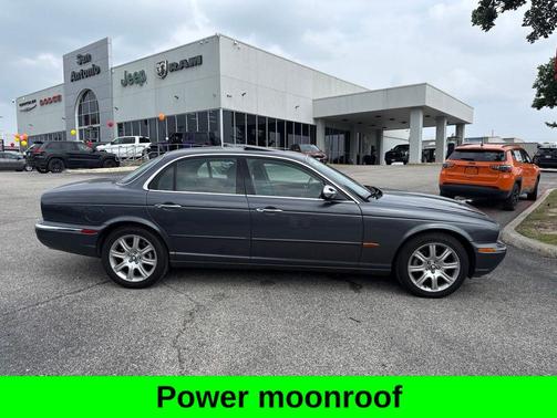 Quartz 2004 Jaguar XJ Vanden Plas