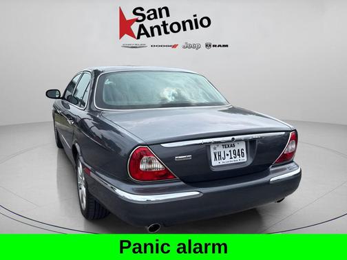 Quartz 2004 Jaguar XJ Vanden Plas