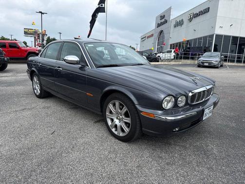 Quartz 2004 Jaguar XJ Vanden Plas