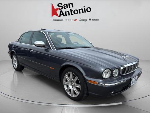 Quartz 2004 Jaguar XJ Vanden Plas