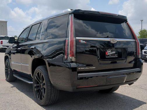 2017 Cadillac Escalade Luxury