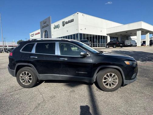 Diamond Black Crystal Pearlcoat 2019 Jeep Cherokee Latitude Plus