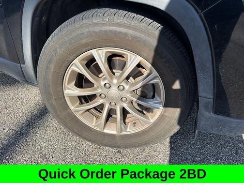 Diamond Black Crystal Pearlcoat 2019 Jeep Cherokee Latitude Plus