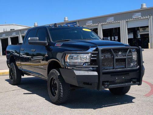 2020 RAM 2500 Tradesman Crew Cab 4X4 6'4' Box