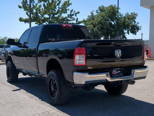 2020 RAM 2500 Tradesman Crew Cab 4X4 6'4' Box