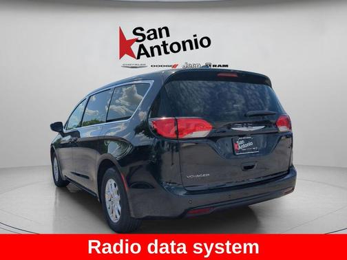 2025 Chrysler Voyager LX