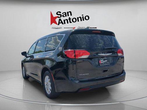 2025 Chrysler Voyager LX