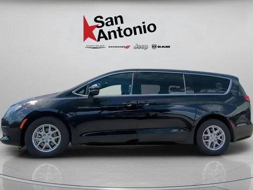 2025 Chrysler Voyager LX