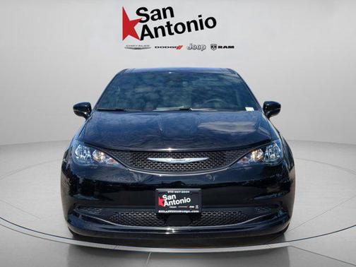 2025 Chrysler Voyager LX