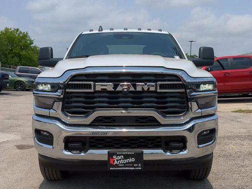 2025 RAM 2500 Tradesman Crew Cab 4x4 8' Box