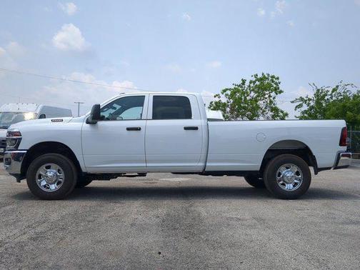 2025 RAM 2500 Tradesman Crew Cab 4x4 8' Box