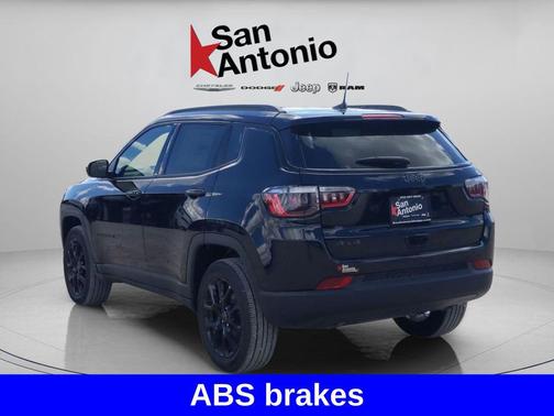 Diamond Black Crystal Pearlcoat 2026 Jeep Compass Latitude