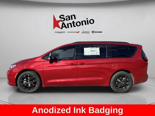 Red Hot Pearlcoat 2026 Chrysler Pacifica L