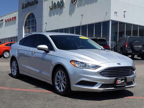 Photo 3 of 34 of 2017 Ford Fusion SE