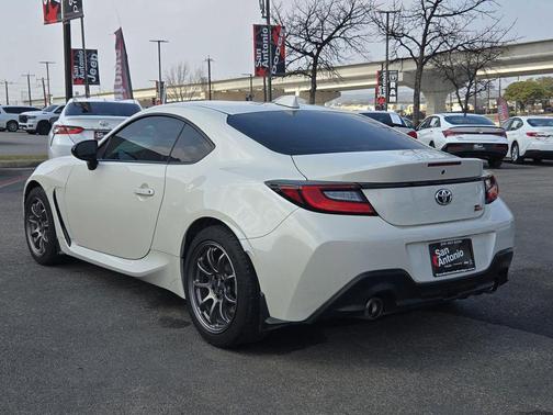 2024 Toyota GR86 Base