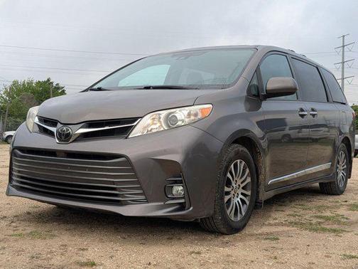 2020 Toyota Sienna XLE Premium