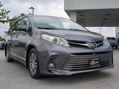 2020 Toyota Sienna XLE Premium