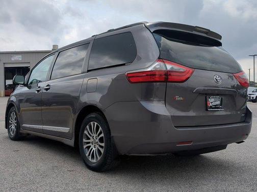 2020 Toyota Sienna XLE Premium