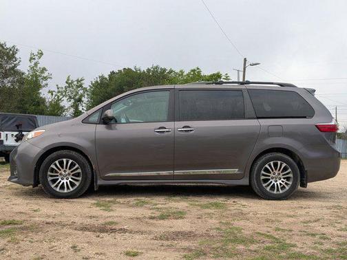 2020 Toyota Sienna XLE Premium