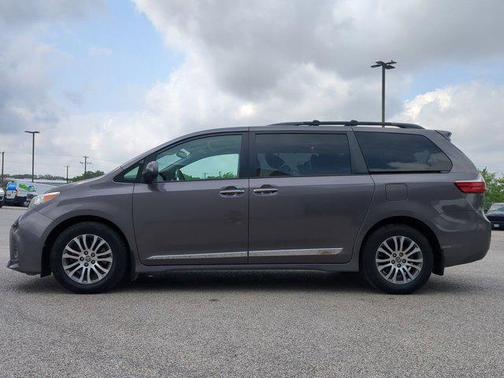 2020 Toyota Sienna XLE Premium