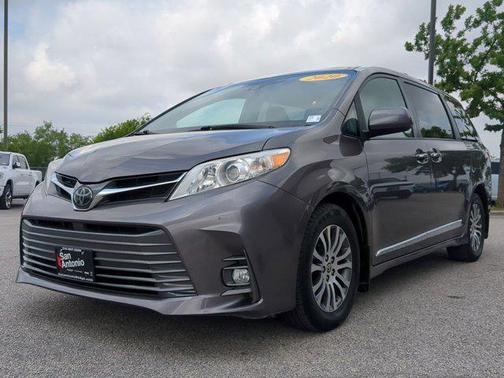 2020 Toyota Sienna XLE Premium