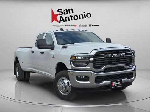 Bright White Clearcoat 2026 RAM 3500 Tradesman Crew Cab 4x4 8' Box