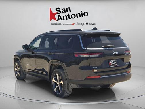 Diamond Black Crystal Pearlcoat 2026 Jeep Grand Cherokee L Limited