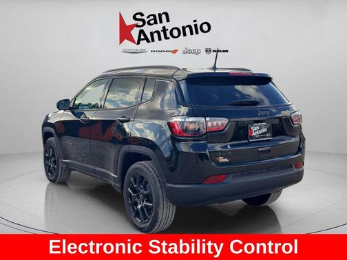 Diamond Black Crystal Pearlcoat 2026 Jeep Compass Latitude