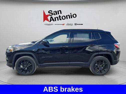 Diamond Black Crystal Pearlcoat 2026 Jeep Compass Latitude