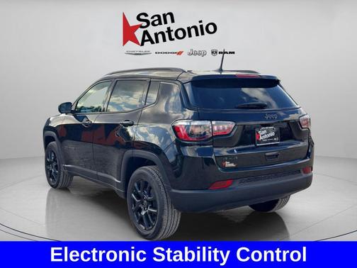 Diamond Black Crystal Pearlcoat 2026 Jeep Compass Latitude