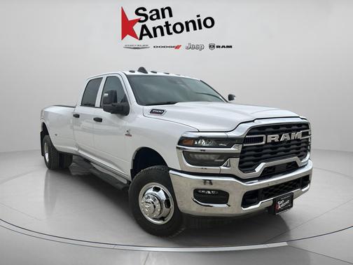 Bright White Clearcoat 2026 RAM 3500 Tradesman Crew Cab 4x4 8' Box