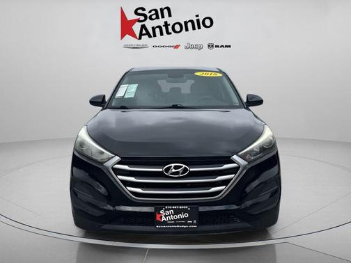 Black Noir Pearl 2018 Hyundai TUCSON SE