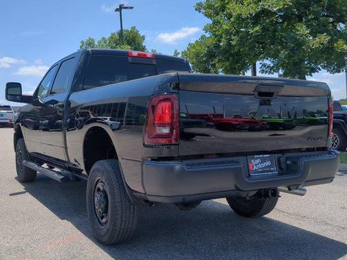 2025 RAM 2500 Tradesman Crew Cab 4x4 6'4' Box