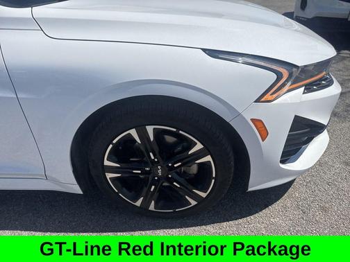 Glacial White Pearl 2024 Kia K5 GT-Line