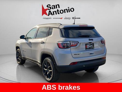 Silver Zynith Metallic Clearcoat 2026 Jeep Compass Latitude