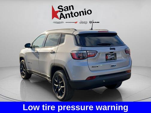 Silver Zynith Metallic Clearcoat 2026 Jeep Compass Latitude