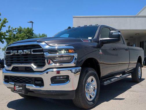 2025 RAM 2500 Tradesman Crew Cab 4x4 8' Box