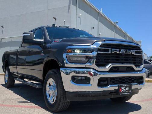 2025 RAM 2500 Tradesman Crew Cab 4x4 8' Box