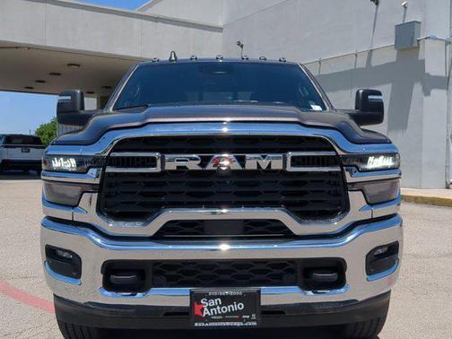 2025 RAM 2500 Tradesman Crew Cab 4x4 8' Box