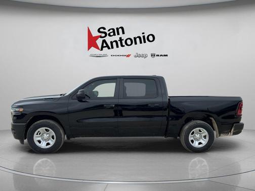 Diamond Black Crystal Pearlcoat 2026 RAM 1500 Tradesman