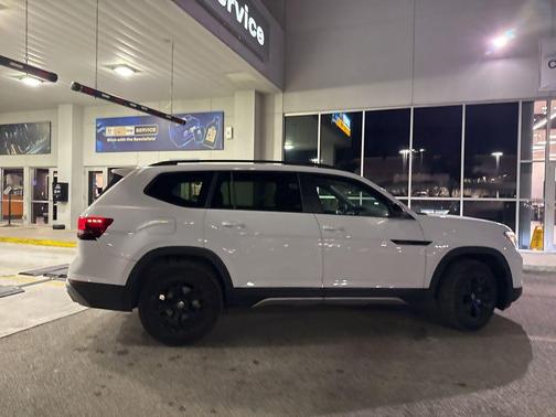 2024 Volkswagen Atlas 2.0T SE w/Technology 4MOTION