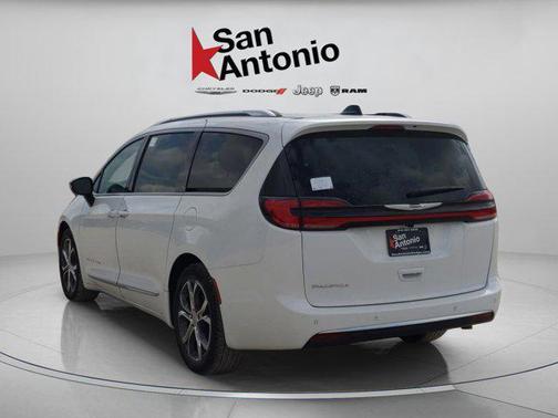 2026 Chrysler Pacifica L