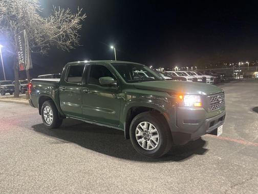 2022 Nissan Frontier SV