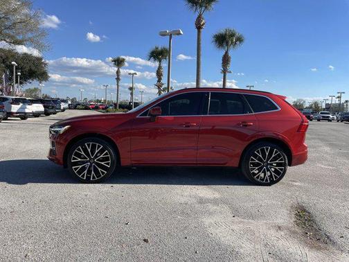 2022 Volvo XC60 B5 Momentum