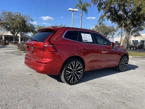 2022 Volvo XC60 B5 Momentum