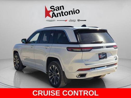 Bright White Clearcoat 2025 Jeep Grand Cherokee Overland