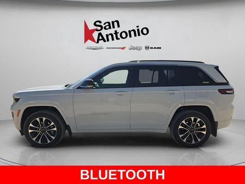 Bright White Clearcoat 2025 Jeep Grand Cherokee Overland