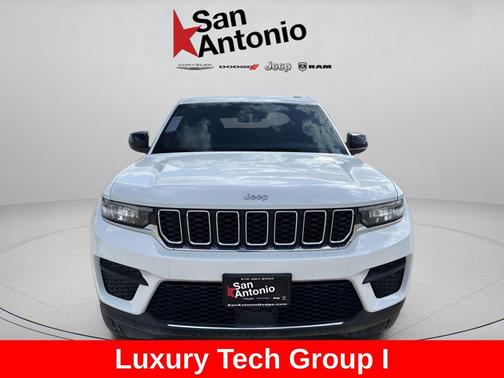 Bright White Clearcoat 2025 Jeep Grand Cherokee Laredo